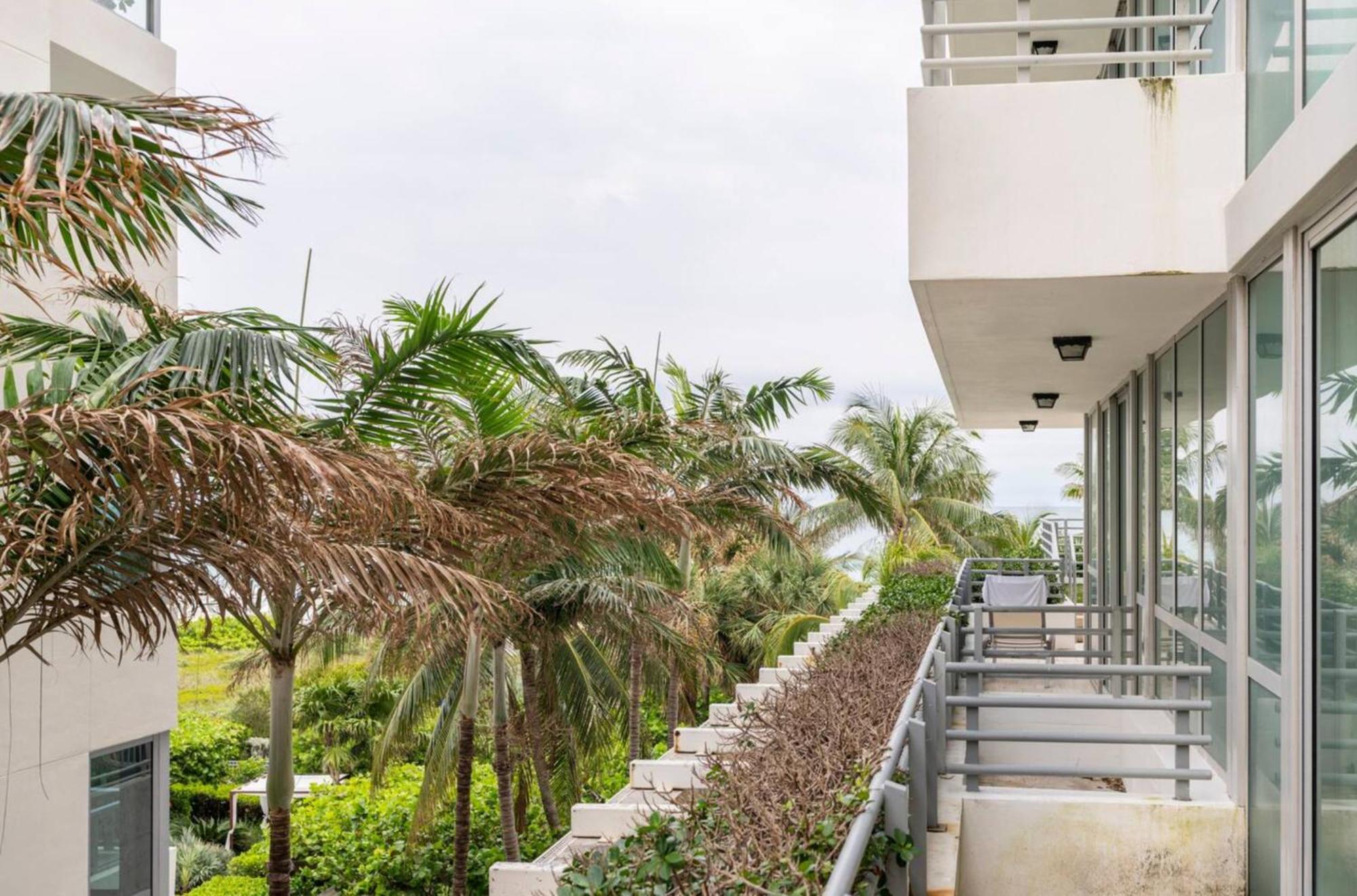 Beachfront Bentley Hotel One Bedroom Suite With Balcony And Beach Access Miami Beach Esterno foto