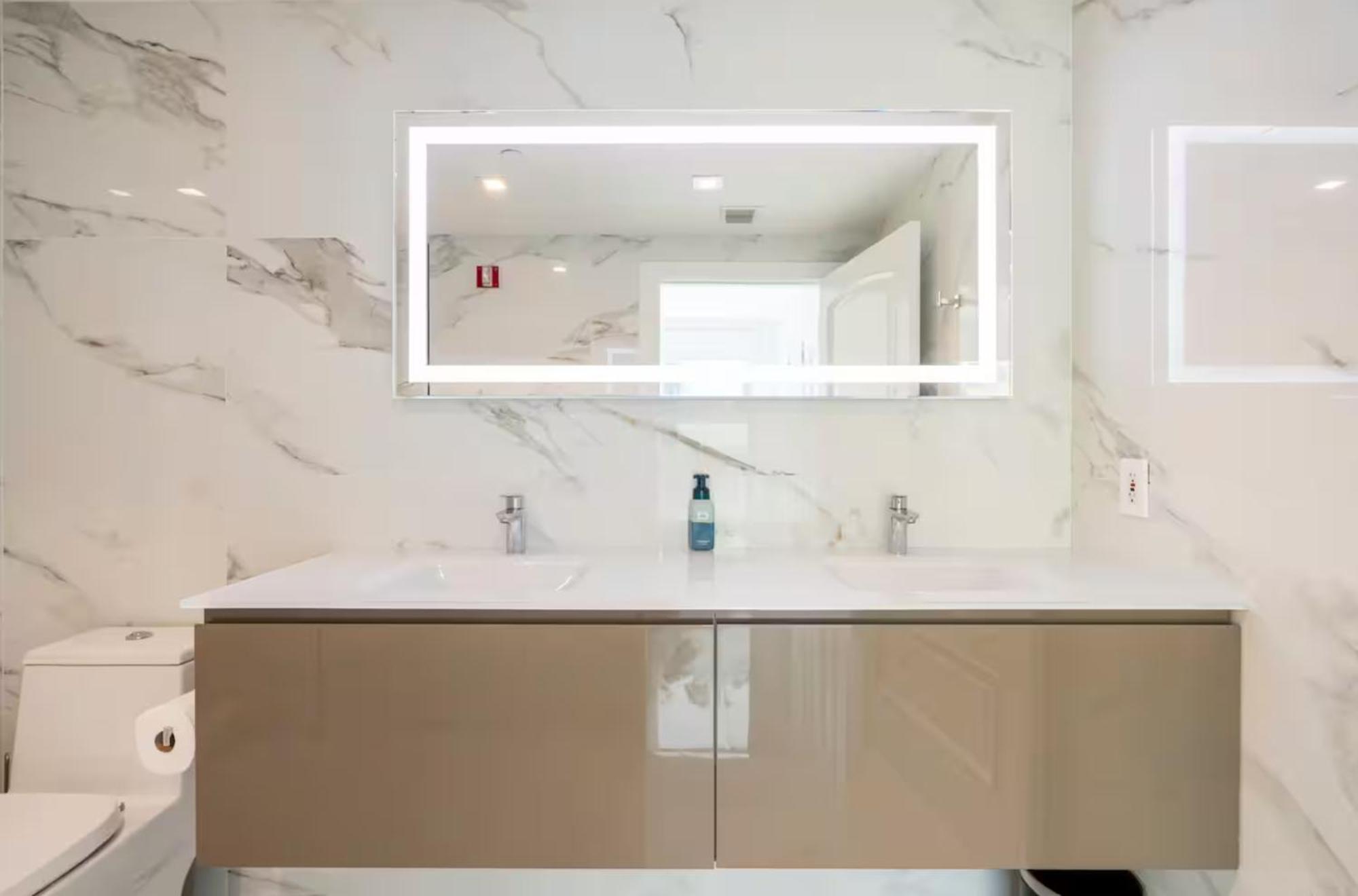Beachfront Bentley Hotel One Bedroom Suite With Balcony And Beach Access Miami Beach Esterno foto