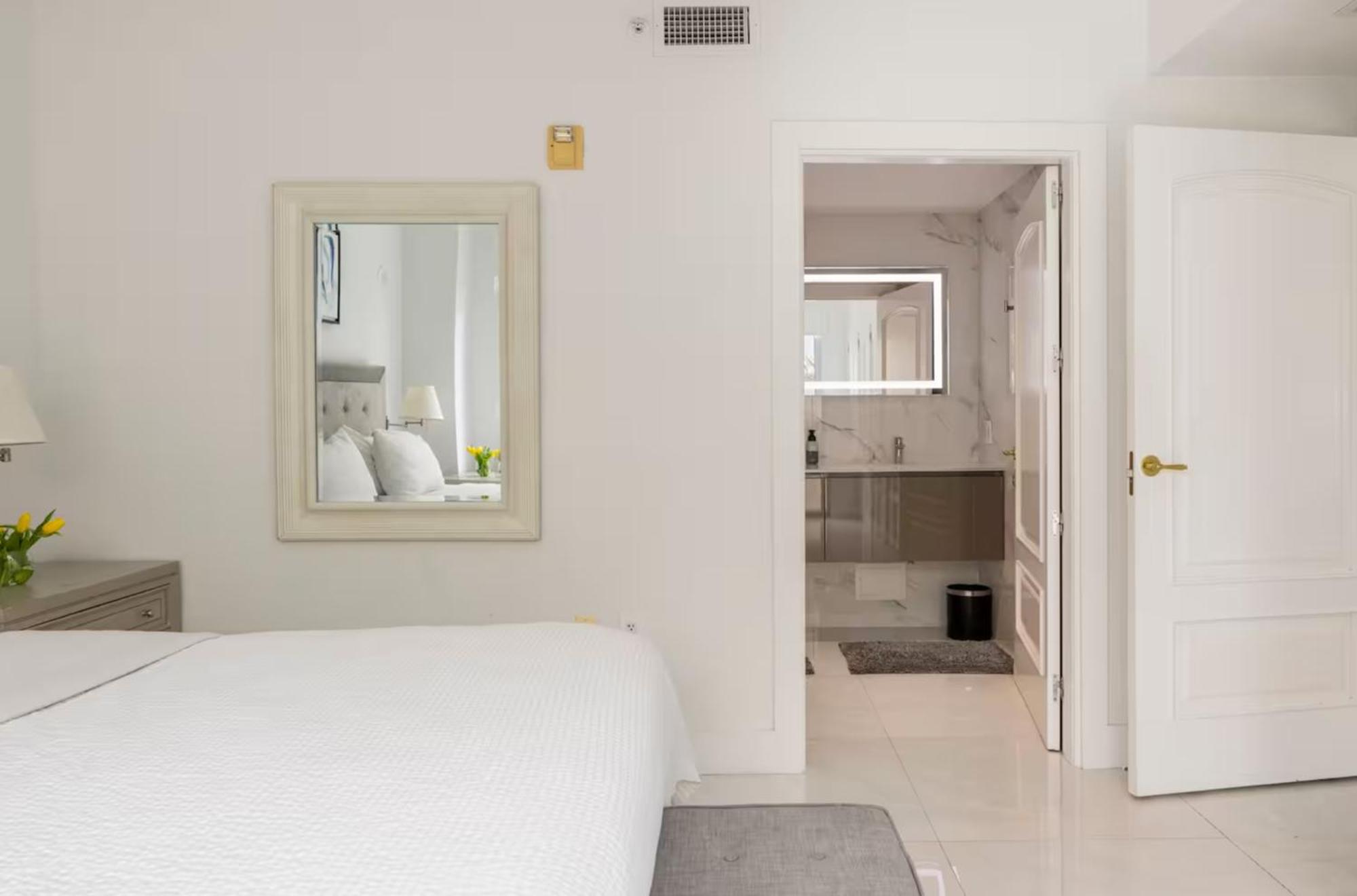 Beachfront Bentley Hotel One Bedroom Suite With Balcony And Beach Access Miami Beach Esterno foto